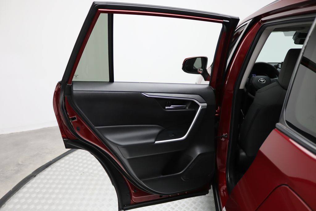 Thumbnail: 2022 Toyota RAV4 - 20