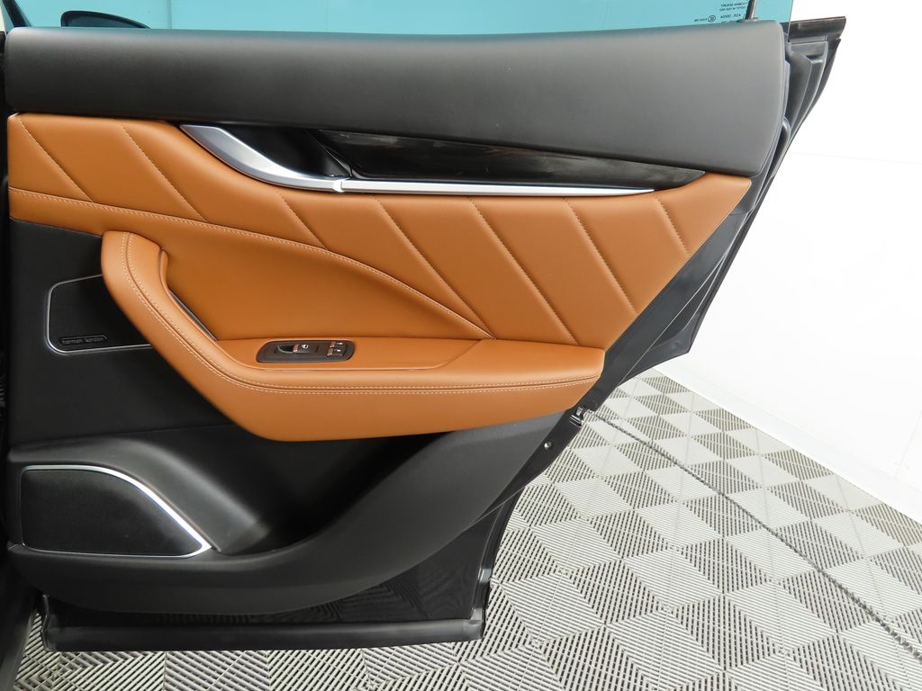 Thumbnail: 2022 Maserati Levante - 27