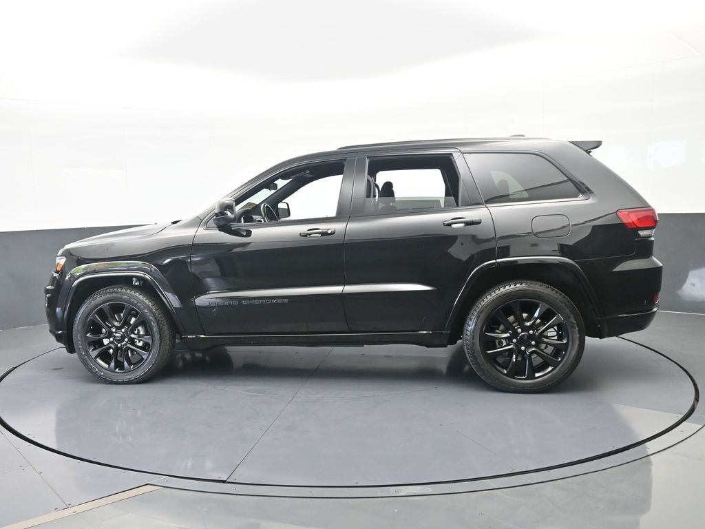 Used 2021 Diamond Black Crystal Pearlcoat Jeep Laredo X image 3