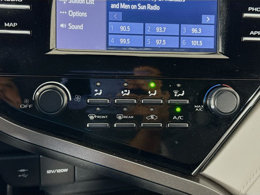 Thumbnail: 2019 Toyota Camry - 16
