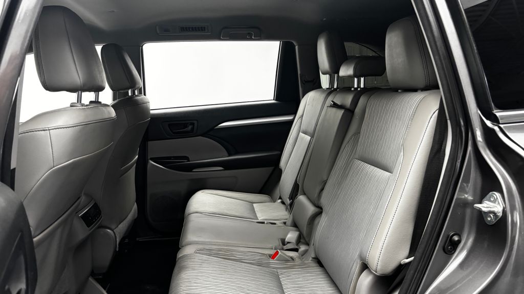 Thumbnail: 2018 Toyota Highlander - 30