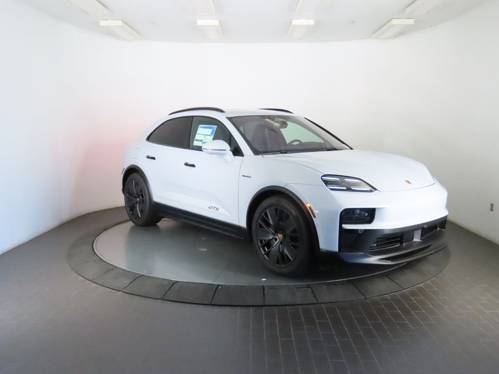 Thumbnail: 2026 Porsche Macan - 9