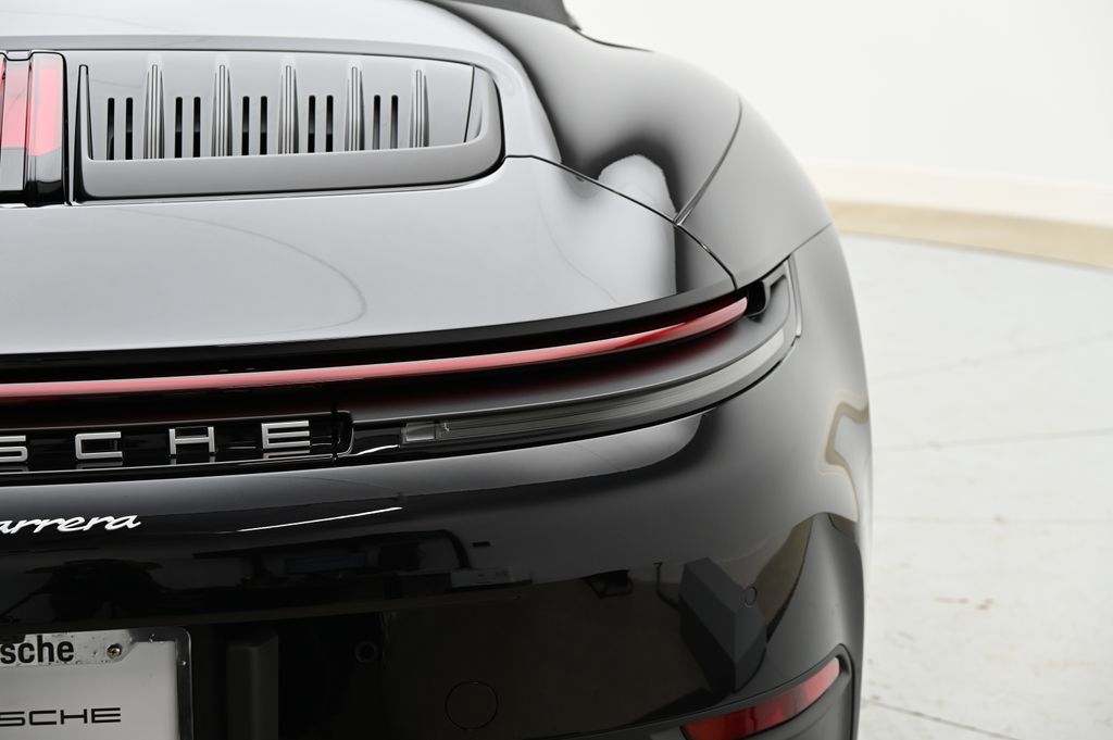 2025 Porsche 911 Carrera 16