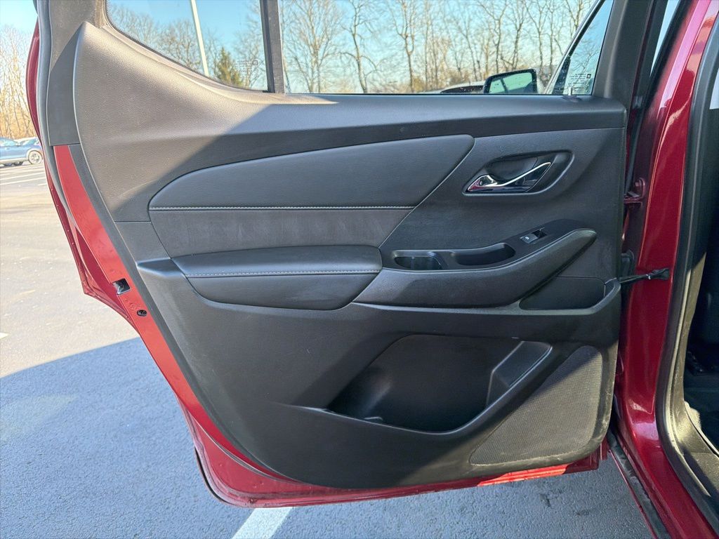 Thumbnail: 2020 Chevrolet Traverse - 21