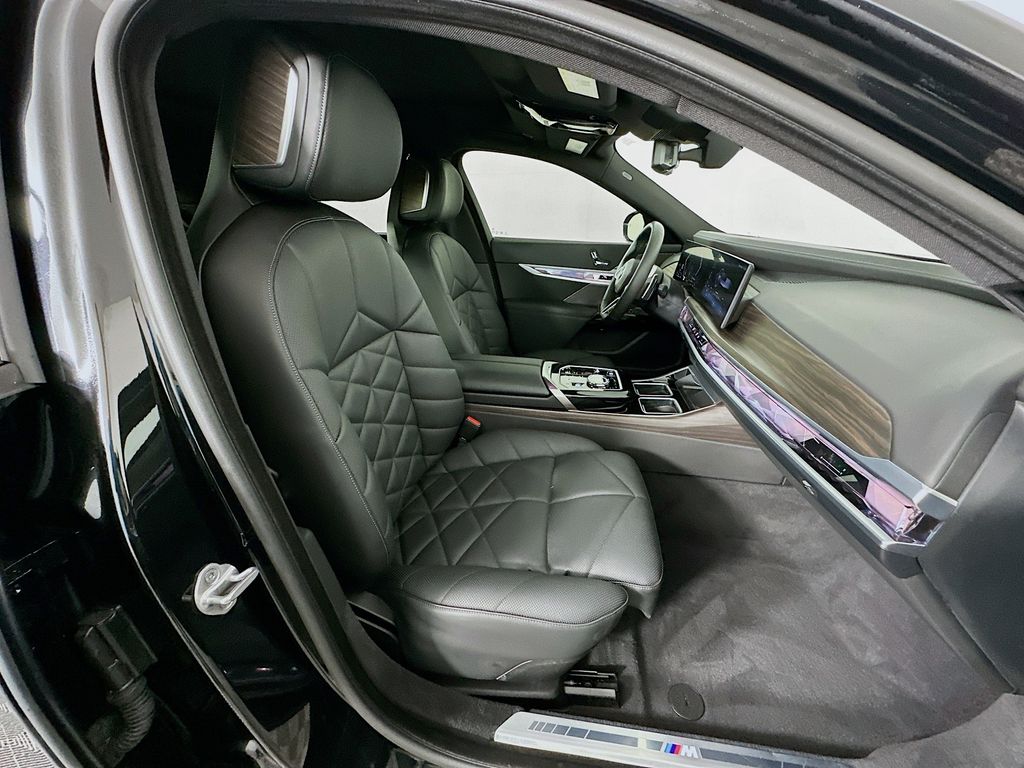 Thumbnail: 2023 BMW 7 Series - 28