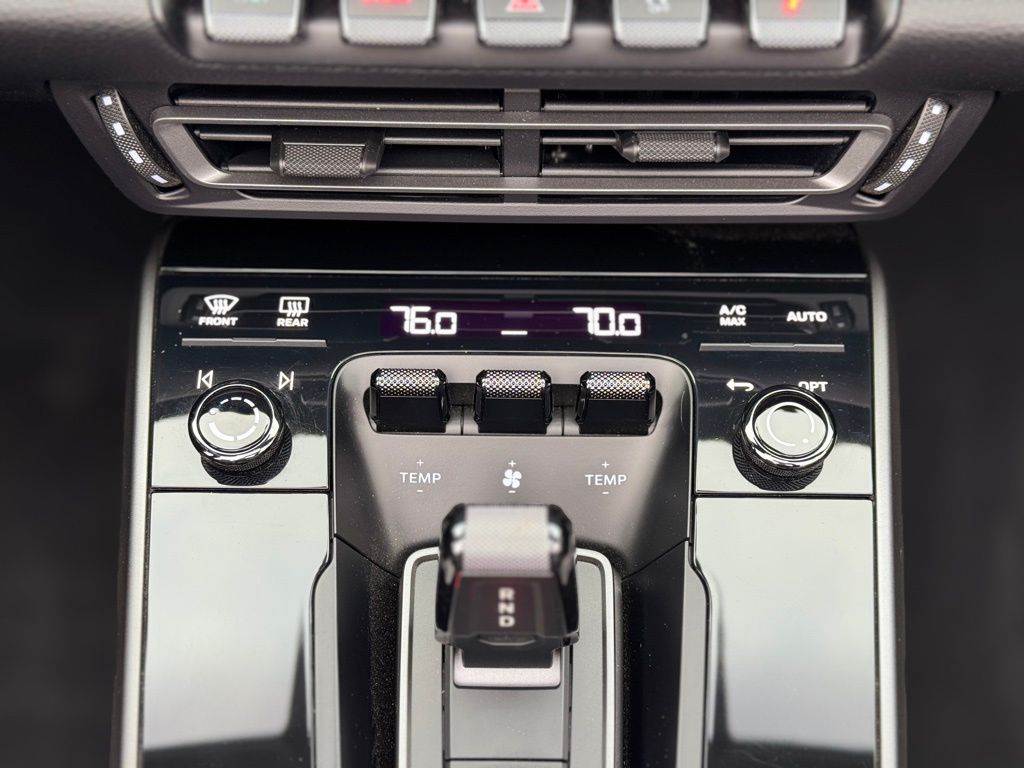 2023 Porsche 911 Carrera photo