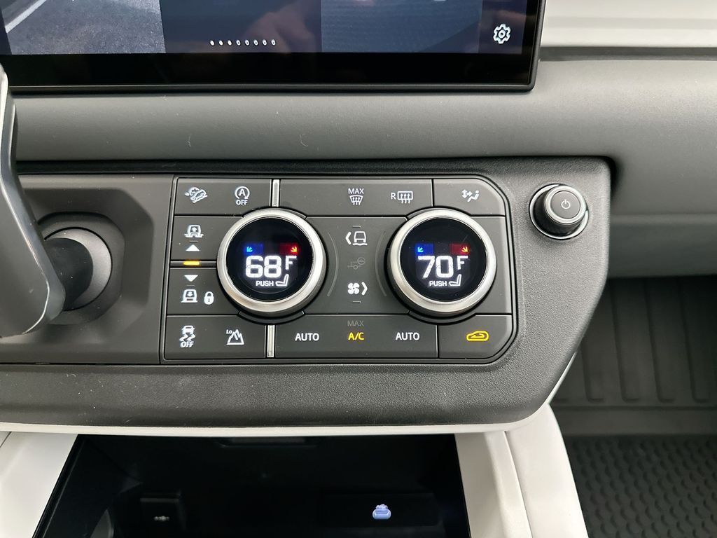 2025 Land Rover Defender 110 12