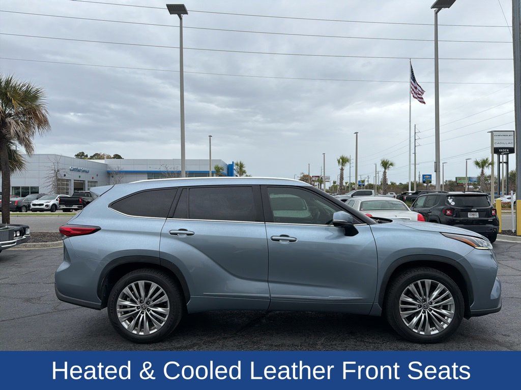 2023 Toyota Highlander Hybrid Platinum