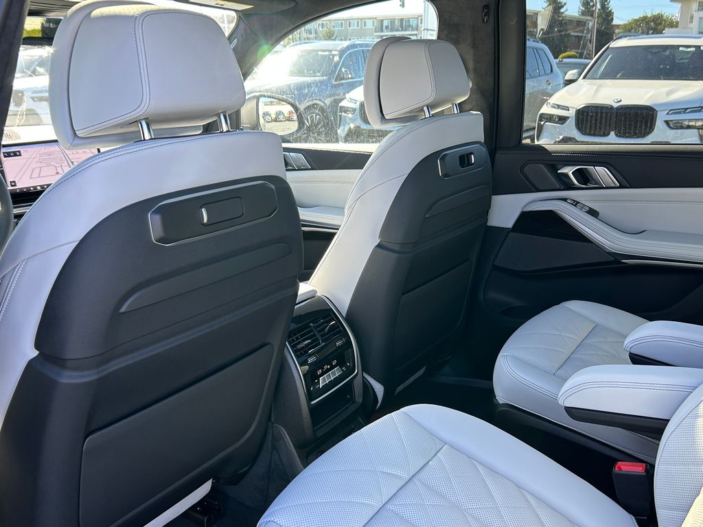 Thumbnail: 2026 BMW X7 - 31