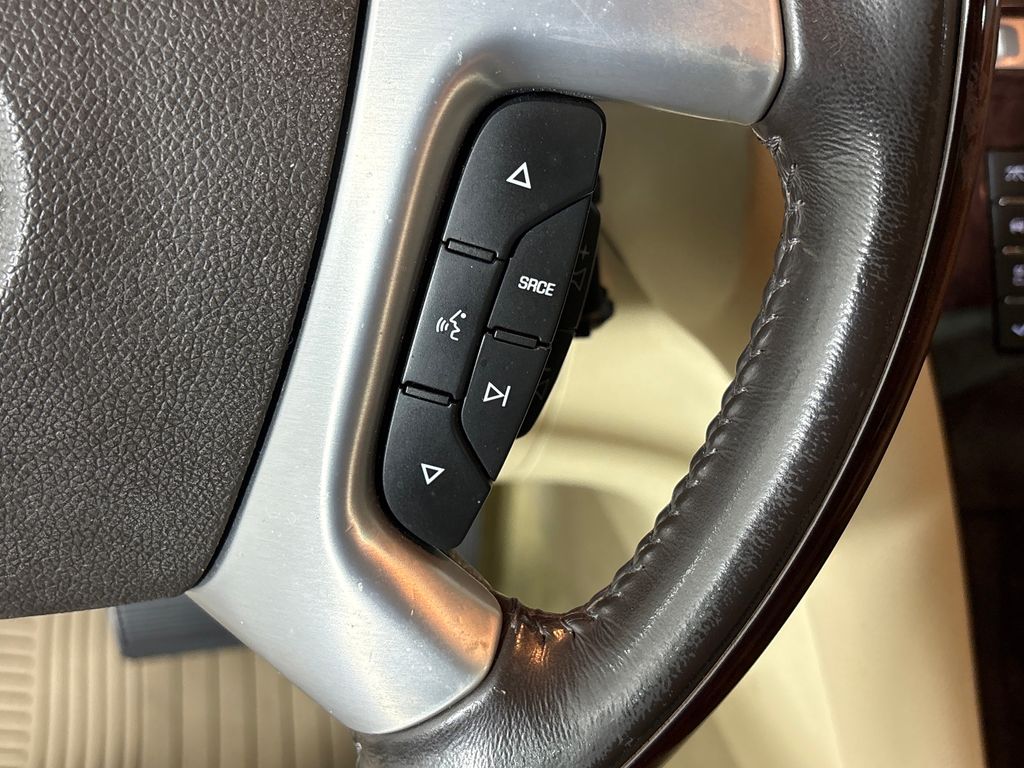 Used 2007 Black Cadillac Base image 20