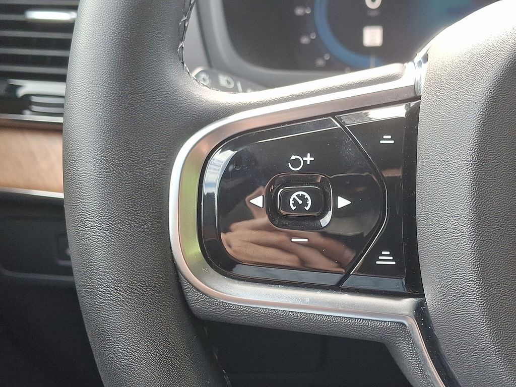 2023 Volvo XC90 B6 Plus 20