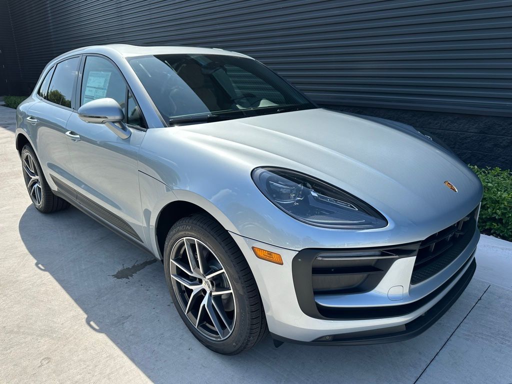 Thumbnail: 2025 Porsche Macan - 10