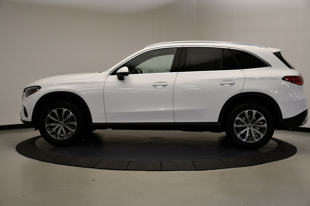 2025 Mercedes-Benz GLC 300 2