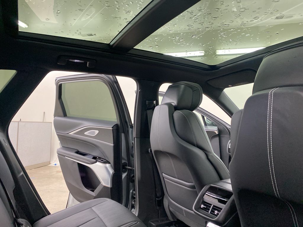2024 Cadillac LYRIQ Luxury photo