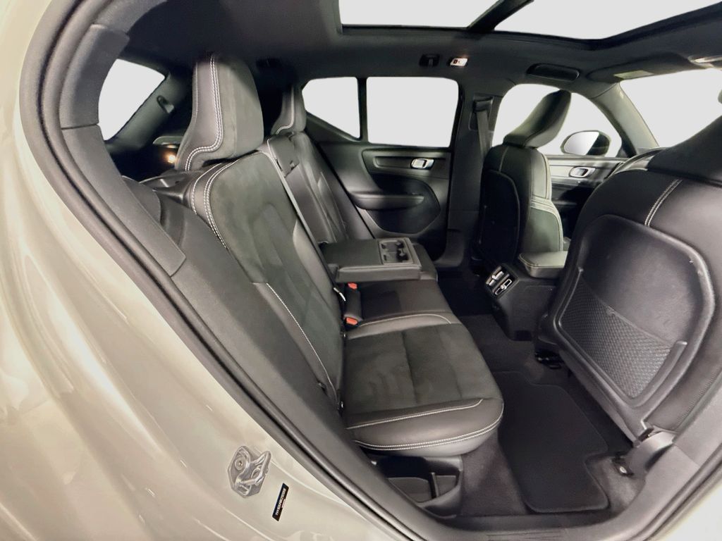 Thumbnail: 2019 Volvo XC40 - 22