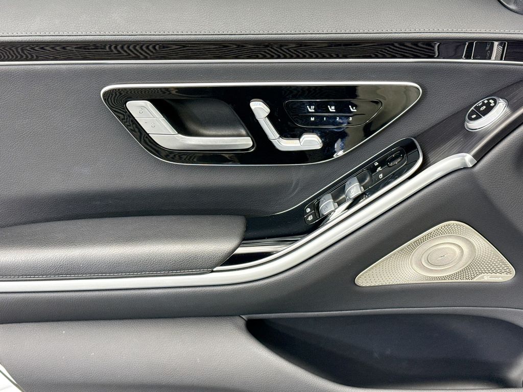 Thumbnail: 2023 Mercedes-Benz S-Class - 22