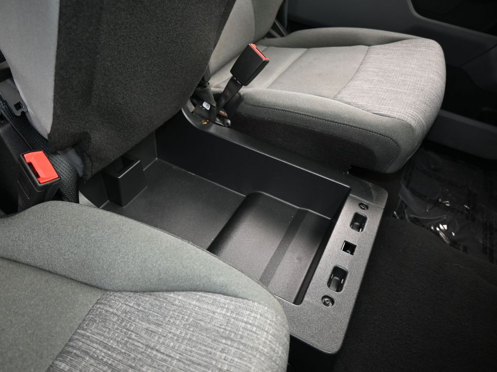 Used 2025 Oxford White Ford XLT image 48