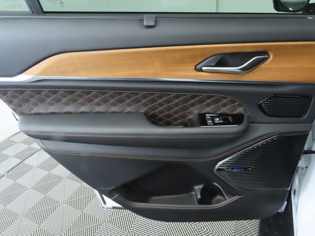 Thumbnail: 2023 Jeep Grand Cherokee L - 27