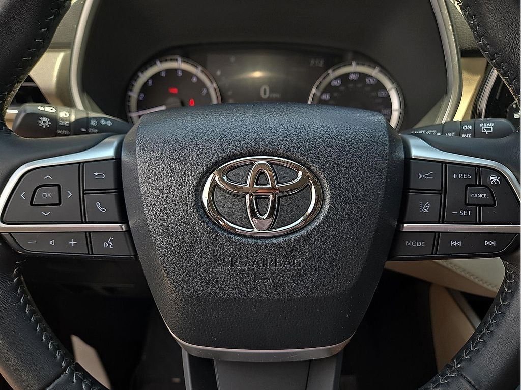 Used 2023 Toyota Highlander XLE For Sale in Farmington, AR