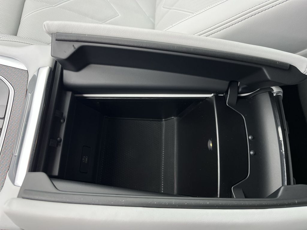 Thumbnail: 2026 BMW XM - 21