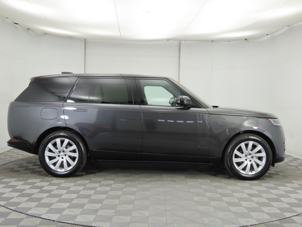2025 Land Rover Range Rover SE 4