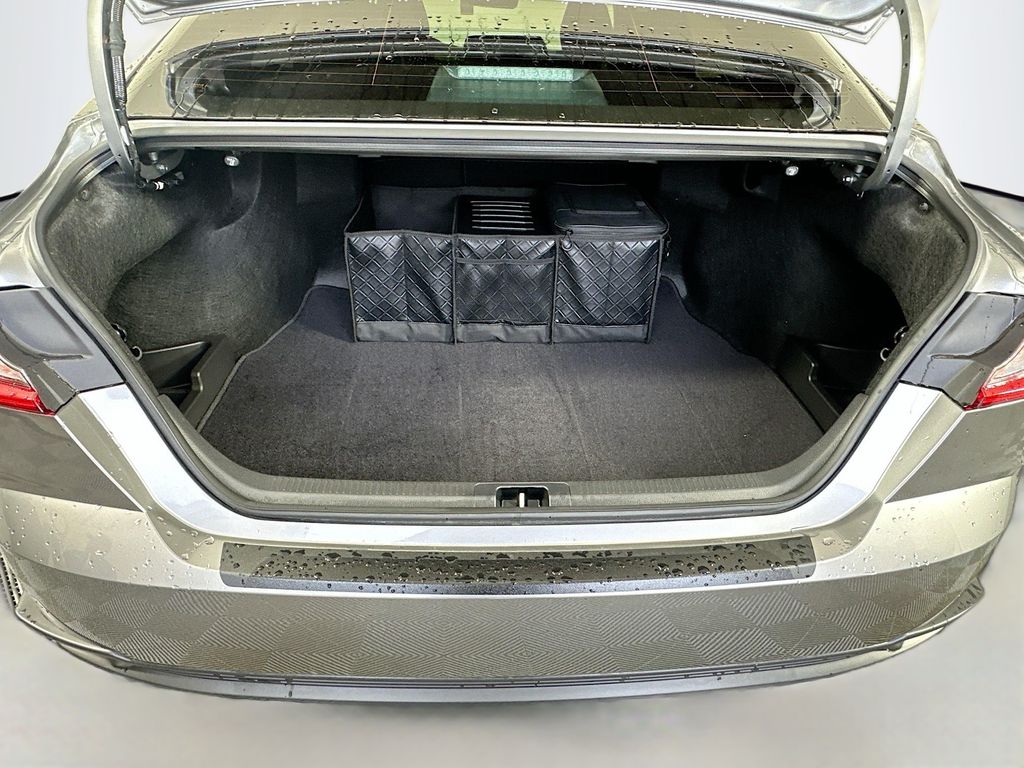 Thumbnail: 2025 Toyota Camry - 27