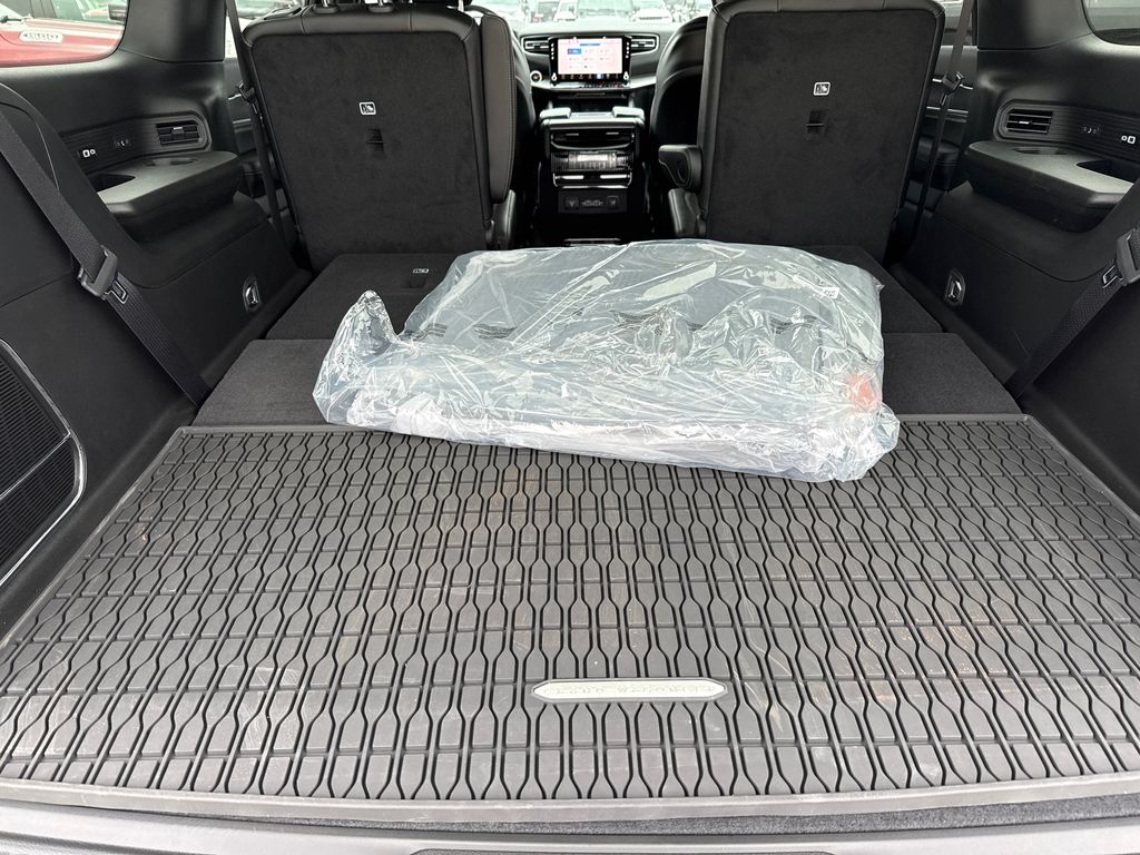 New 2026 Jeep Grand Wagoneer SUV