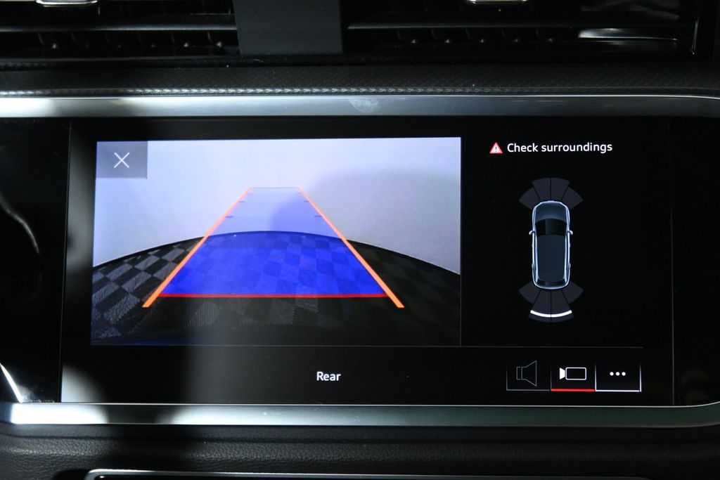 Thumbnail: 2025 Audi Q3 - 19