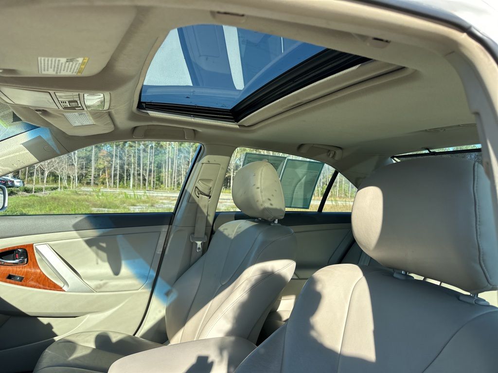 2010 Toyota Camry XLE 18