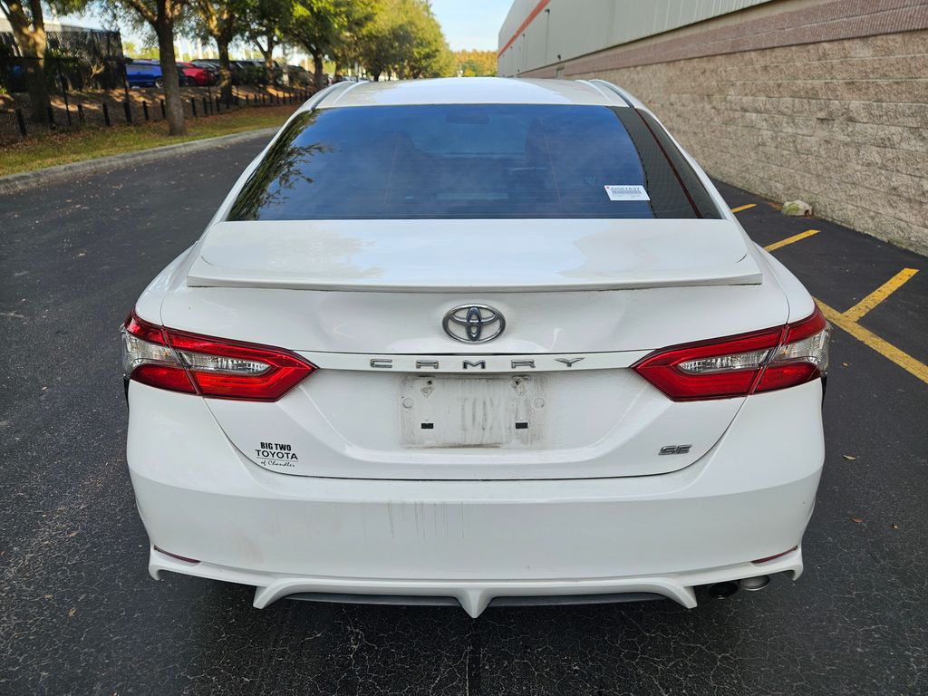 2018 Toyota Camry SE 4