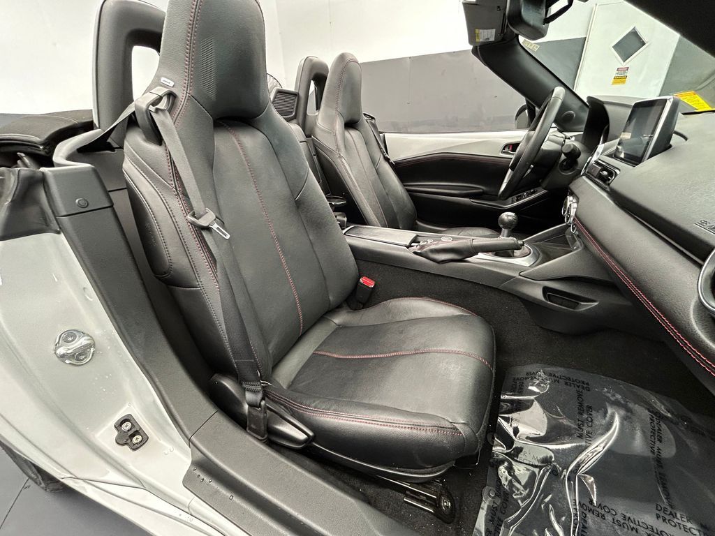 Used 2016 Ceramic Metallic Mazda Grand Touring image 32