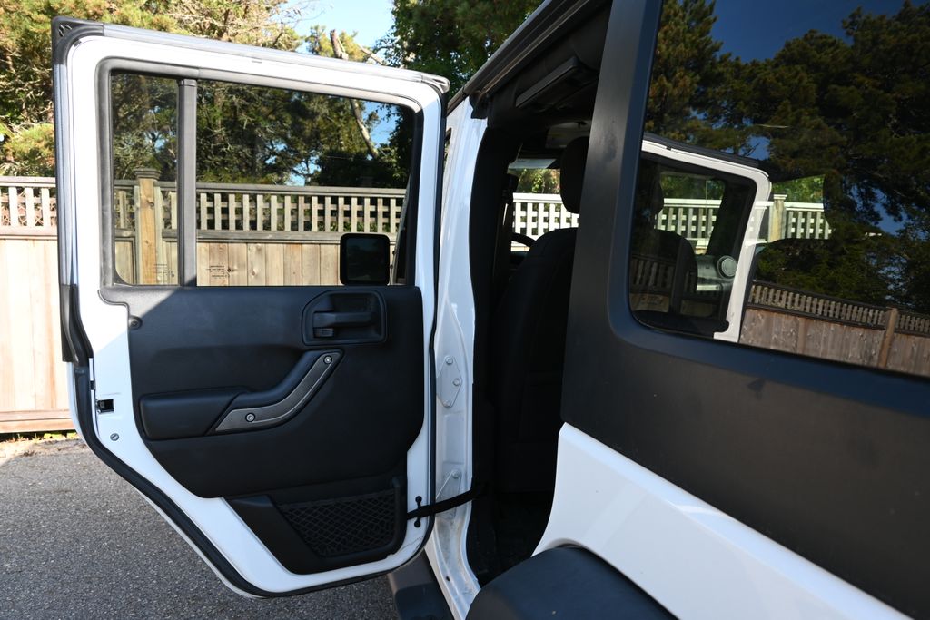Thumbnail: 2015 Jeep Wrangler - 10