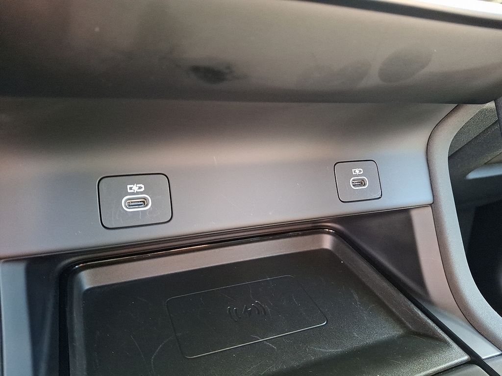 2024 Land Rover Discovery Sport S 27