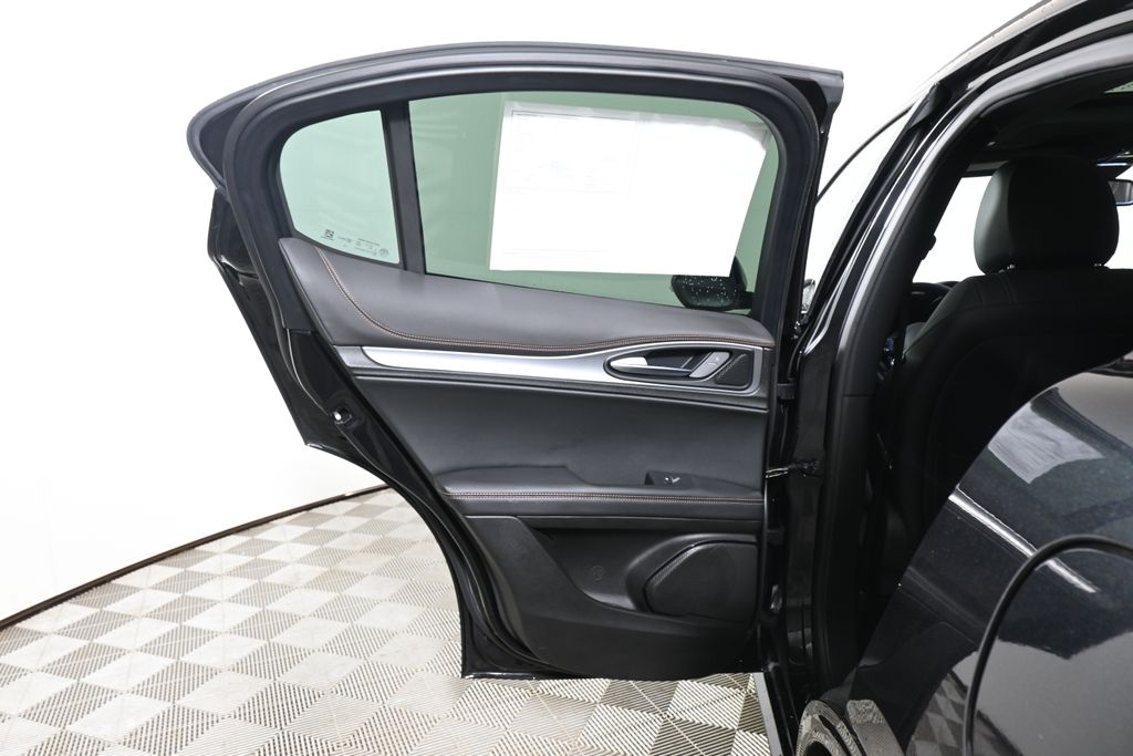 Thumbnail: 2025 Alfa Romeo Stelvio - 30