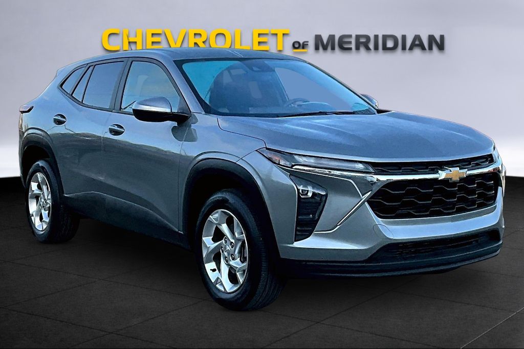 2025 Chevrolet Trax LS FWD