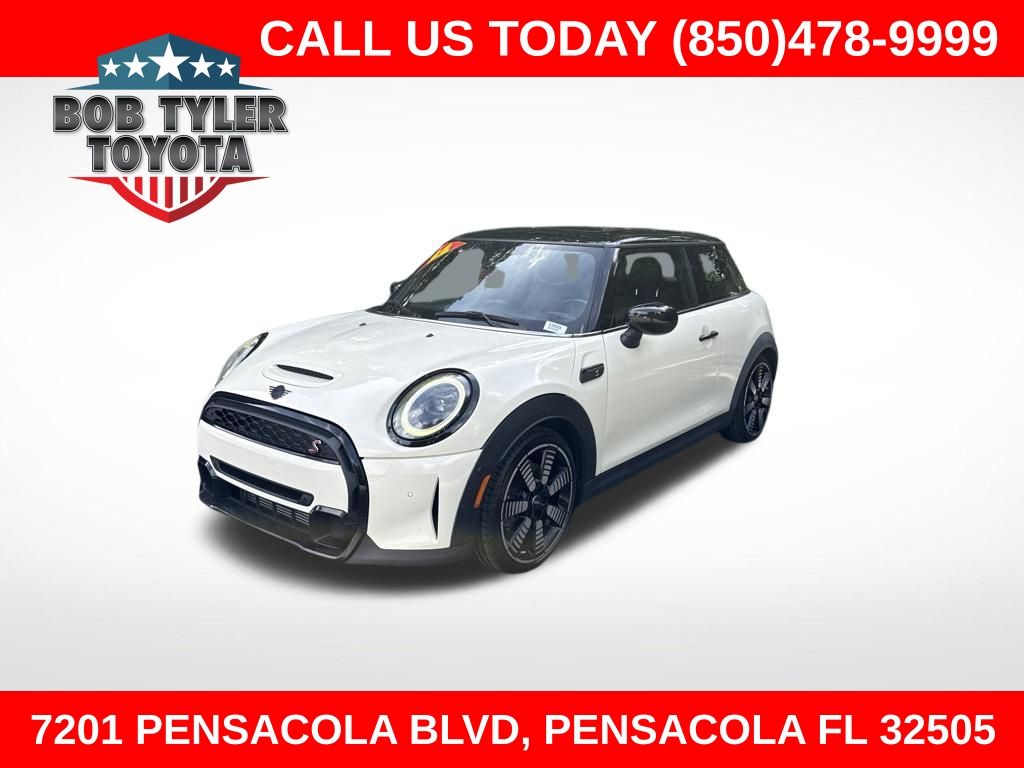 Pepper White 2022 MINI Cooper Hatchback Front-Wheel Drive 7-Speed Automatic