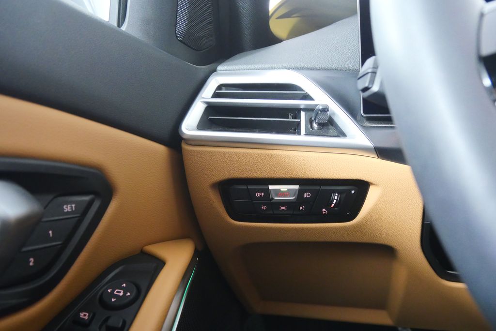 Thumbnail: 2025 BMW 3 Series - 21