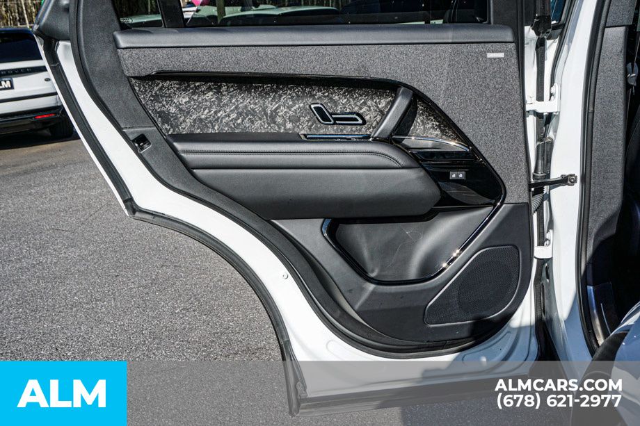 Used 2023 White Land Rover SE Dynamic image 53