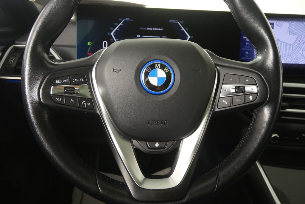 Thumbnail: 2023 BMW i4 - 16