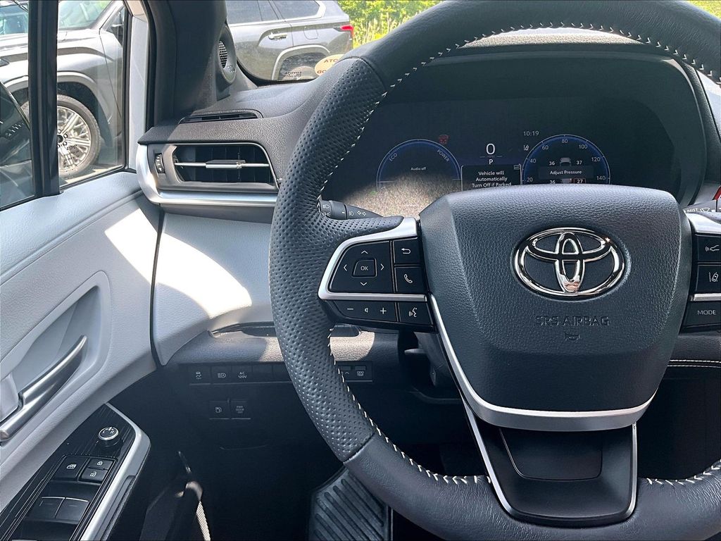 2025 Toyota Sienna — photo 23