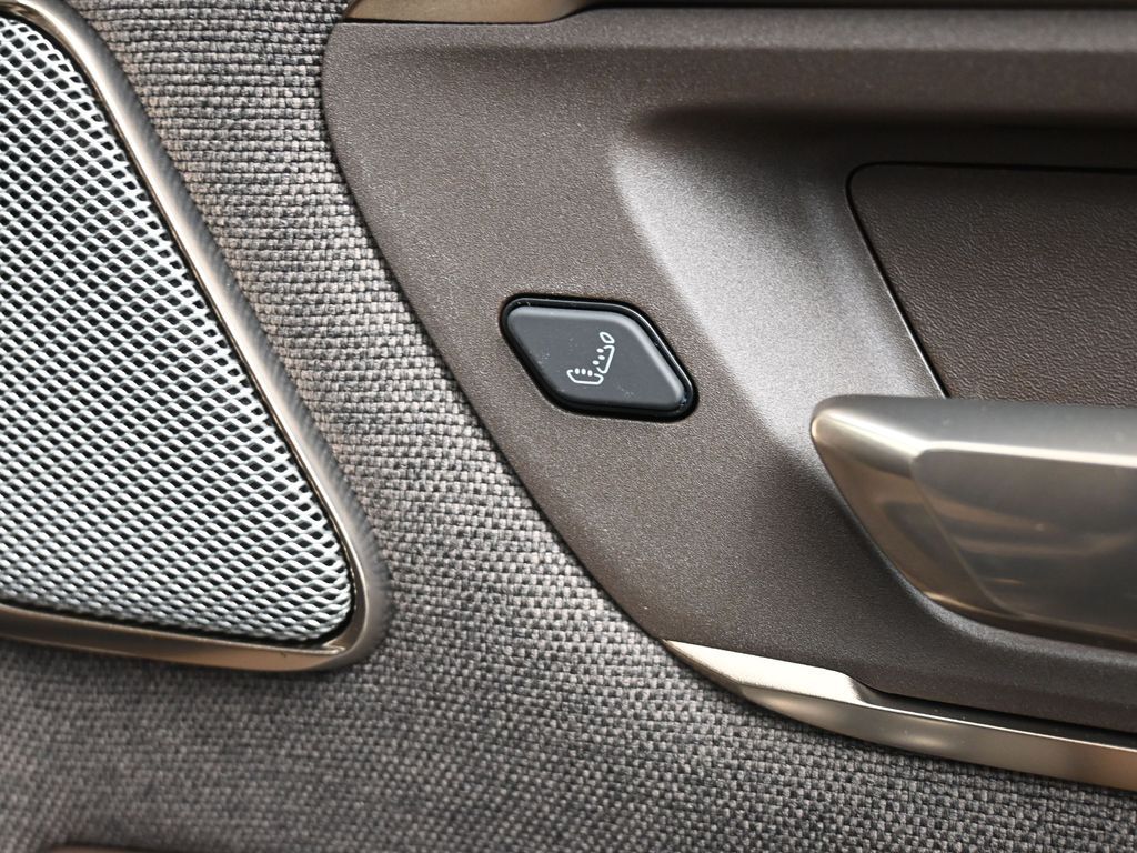 New 2026 Diamond Black Crystal Pearlcoat Ram Limited image 45