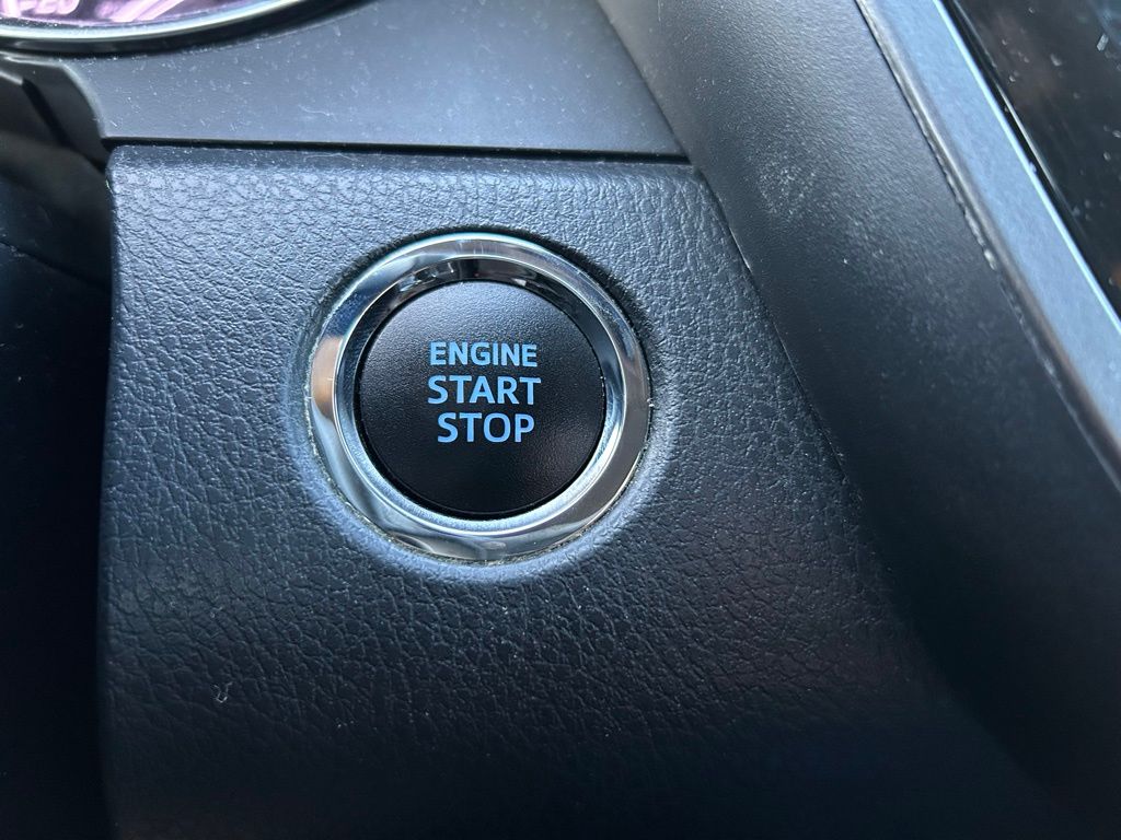 2020 Toyota Camry SE 28