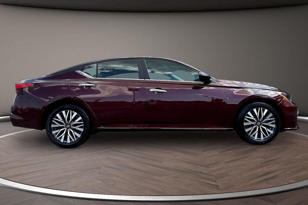 Used 2025 Nissan Altima Sedan