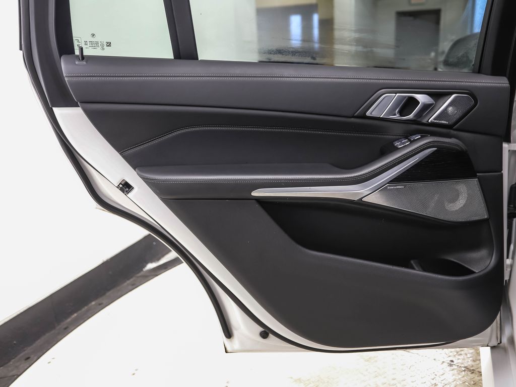 Thumbnail: 2024 BMW X7 - 19