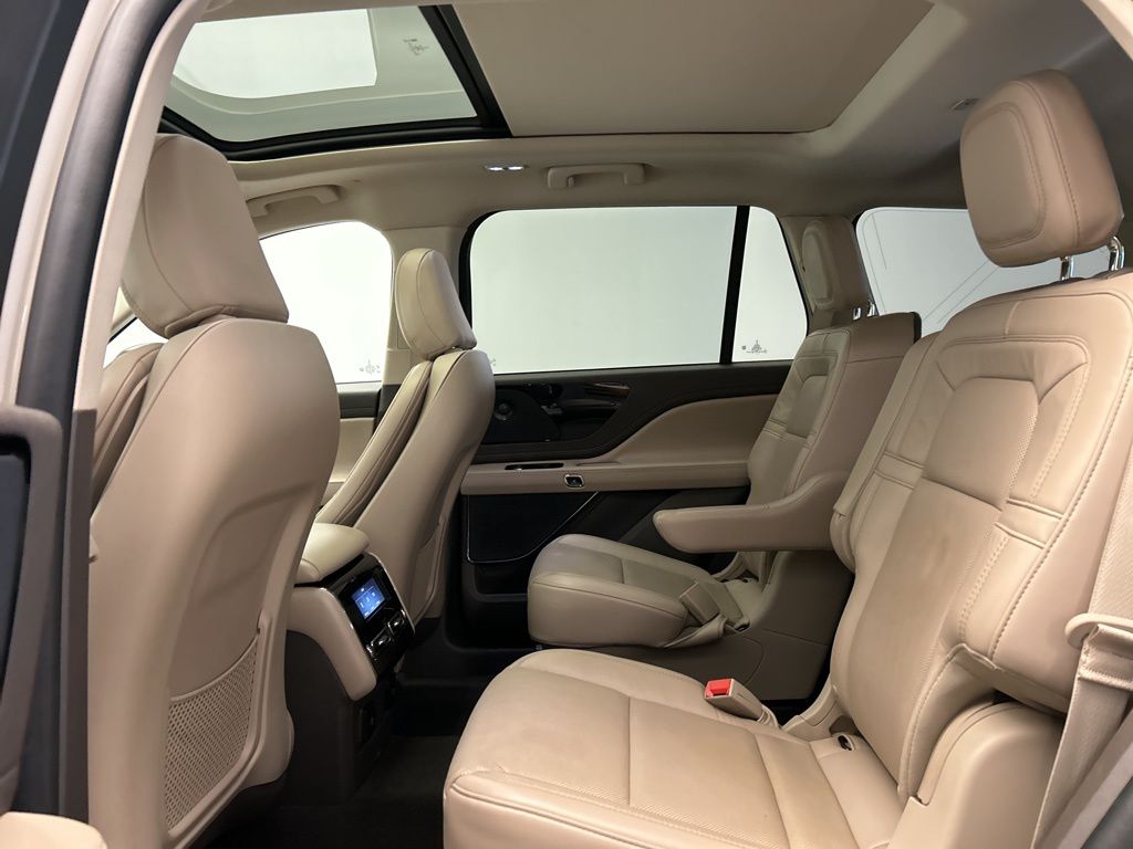 Thumbnail: 2022 Lincoln Aviator - 23