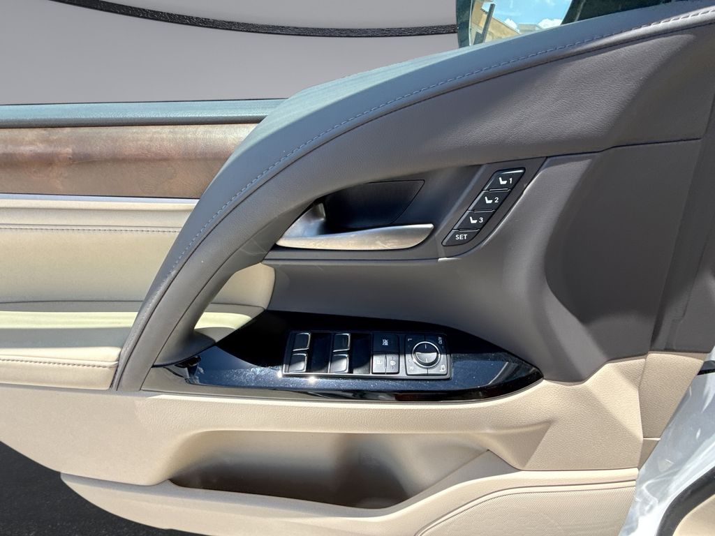 Thumbnail: 2020 Lexus LX - 29