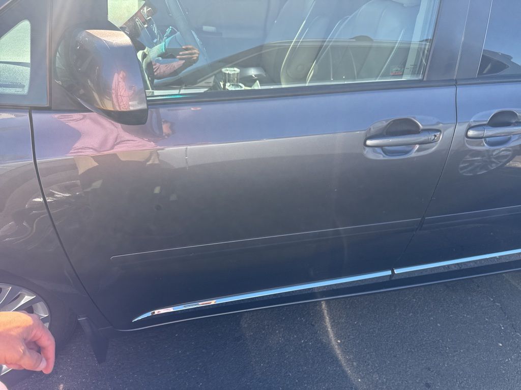 Thumbnail: 2012 Toyota Sienna - 10