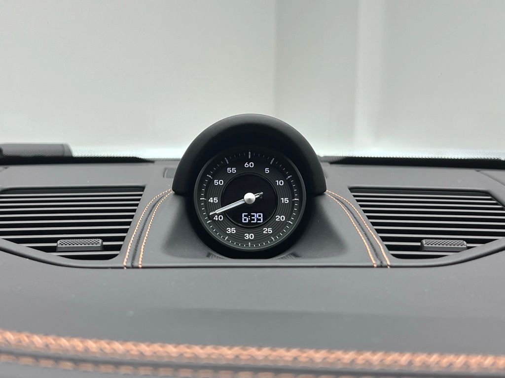 Thumbnail: 2025 Porsche 911 - 13