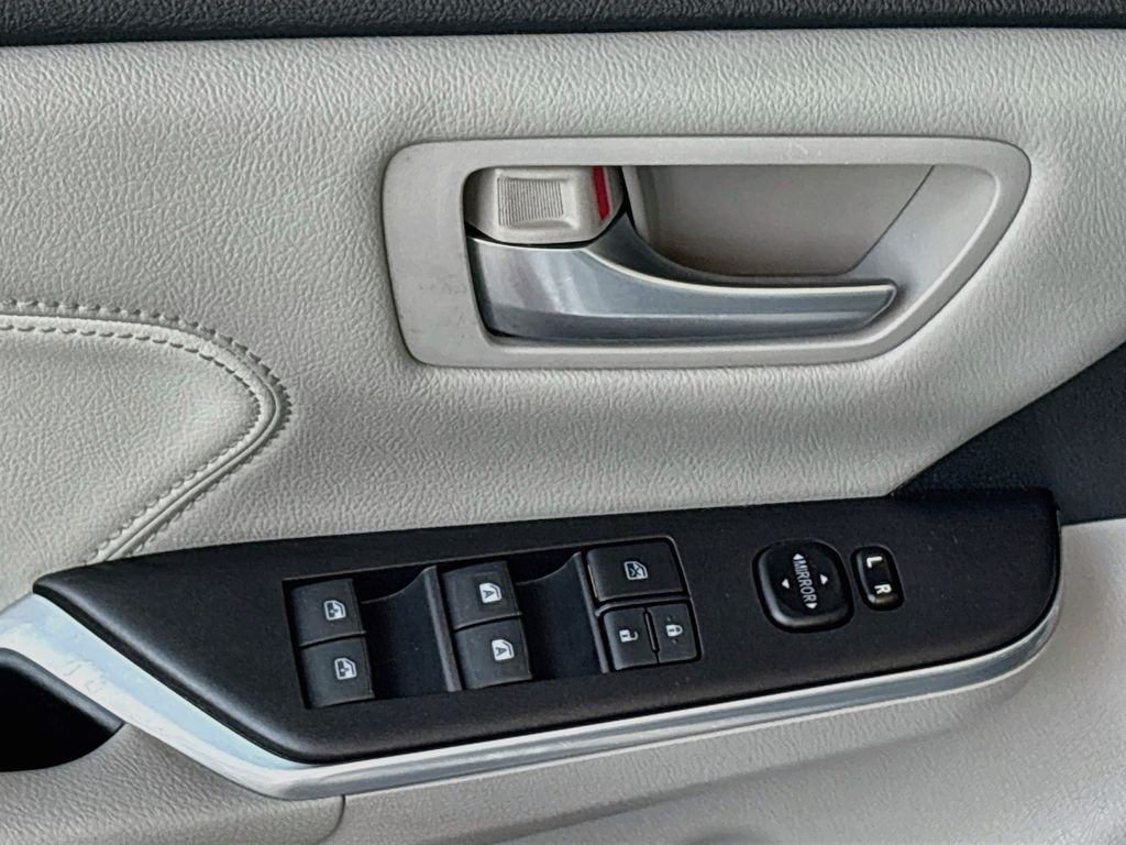 Thumbnail: 2016 Toyota Camry - 23