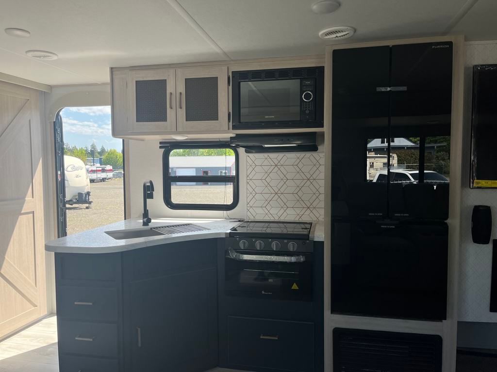 2025 White Prime Time Avenger 27DBS Travel Trailer